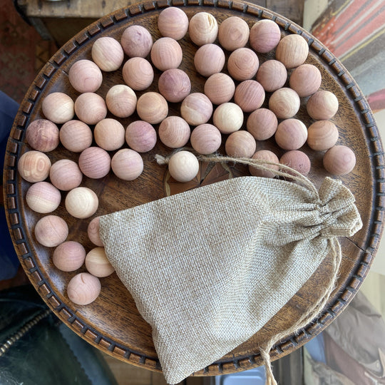Bolsa con bolitas de Cedro