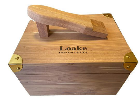 Caja de Cedro con set para cuidado del zapato