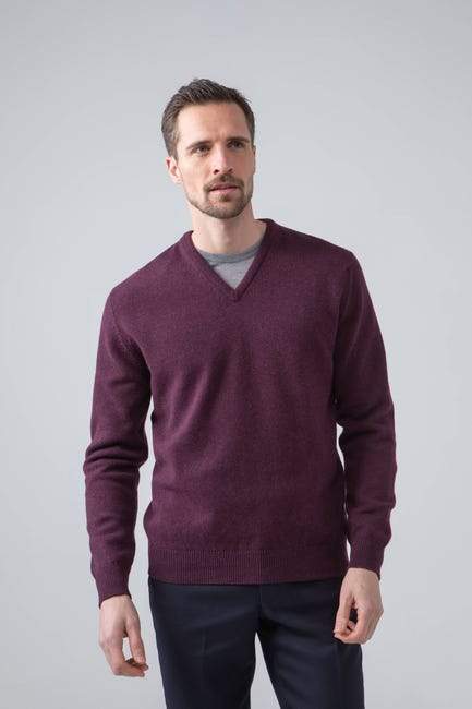 Sweater V 100% lambswool Black Grape / en Stock Johnstons