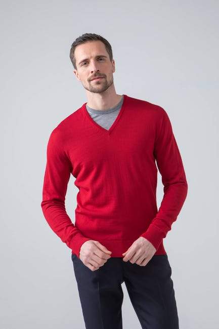 Sweater V 100% lambswool Classic Red Johnstons
